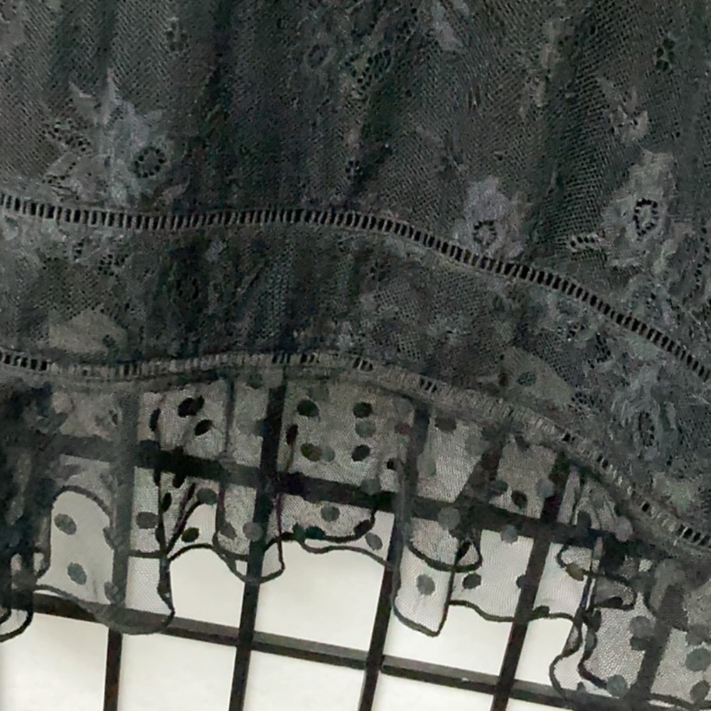 Sheer Lace Long-Sleeve Blouse - Black - Picture 6 of 10